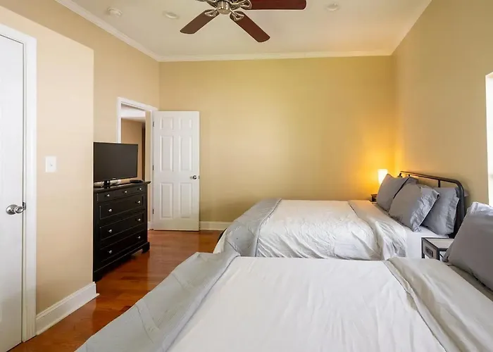 Modern 3-Bedroom, Big Fence Yard, Pets Stay Free