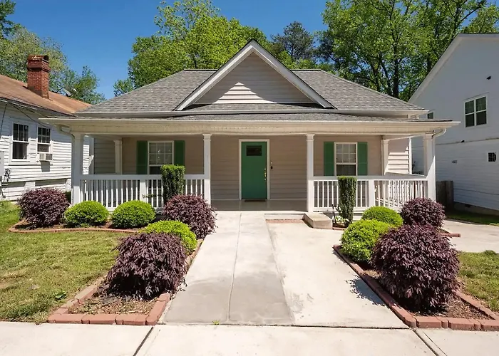 Modern 3-Bedroom, Big Fence Yard, Pets Stay Free