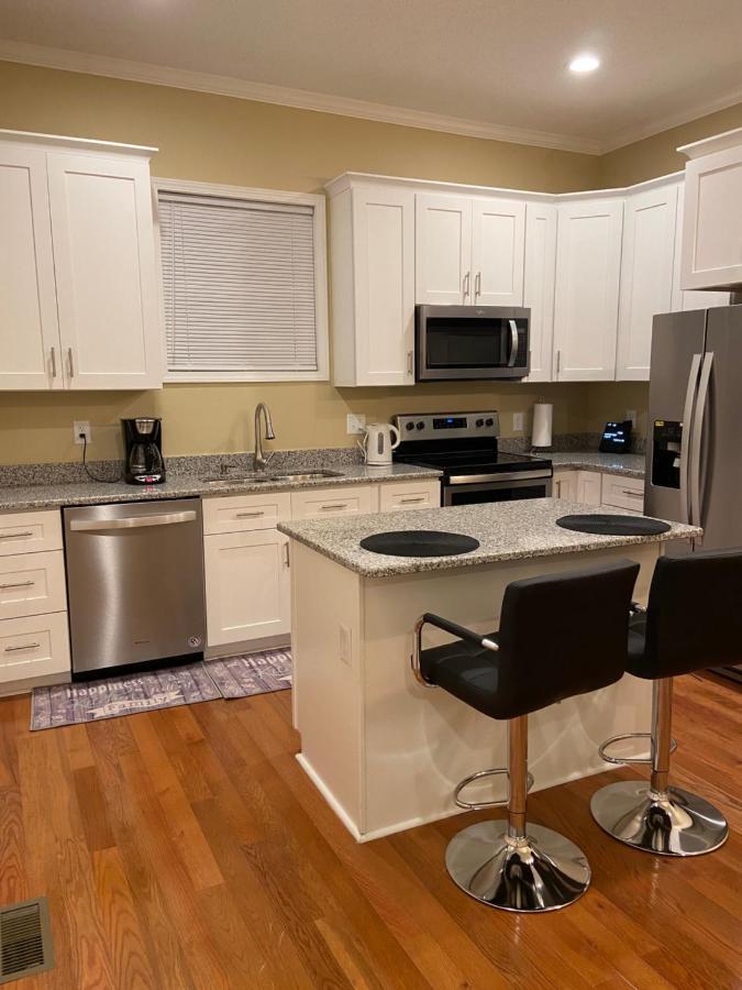 Modern 3-bedroom, Big Fence Yard, Pets Free Durham