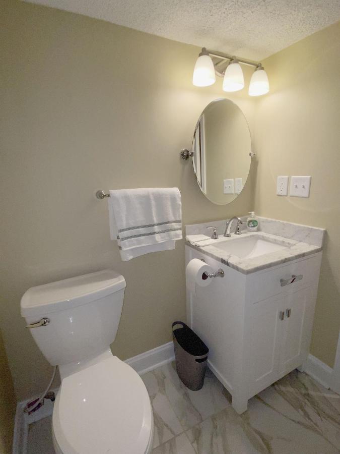Holiday home Modern 3-bedroom, Big Fence Yard, Pets Free *