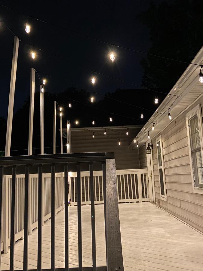 Modern 3-bedroom, Big Fence Yard, Pets Free *