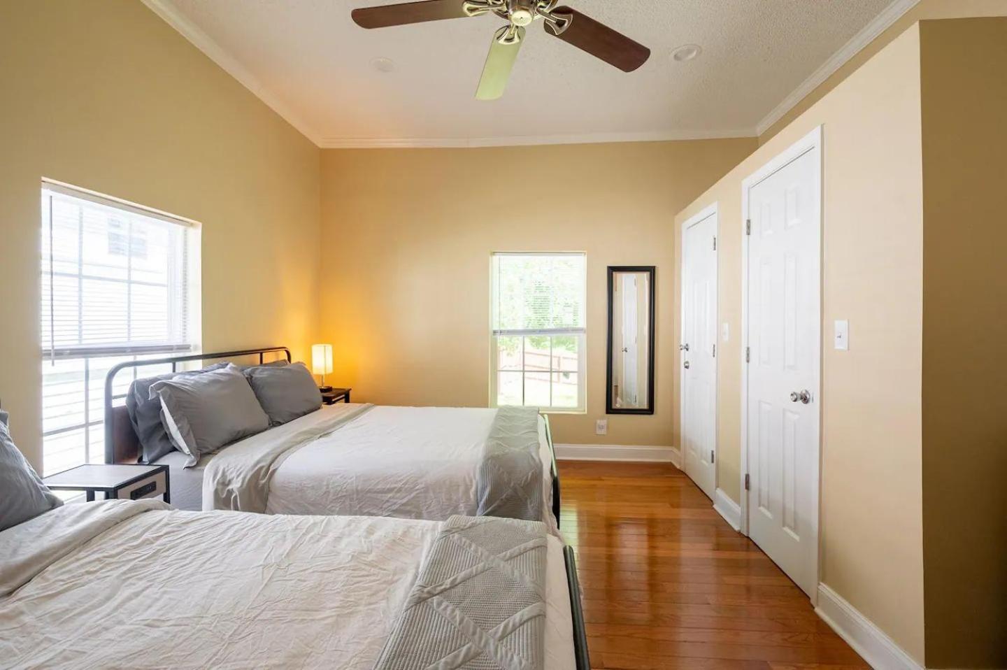 Modern 3-bedroom, Big Fence Yard, Pets Free Holiday home Durham