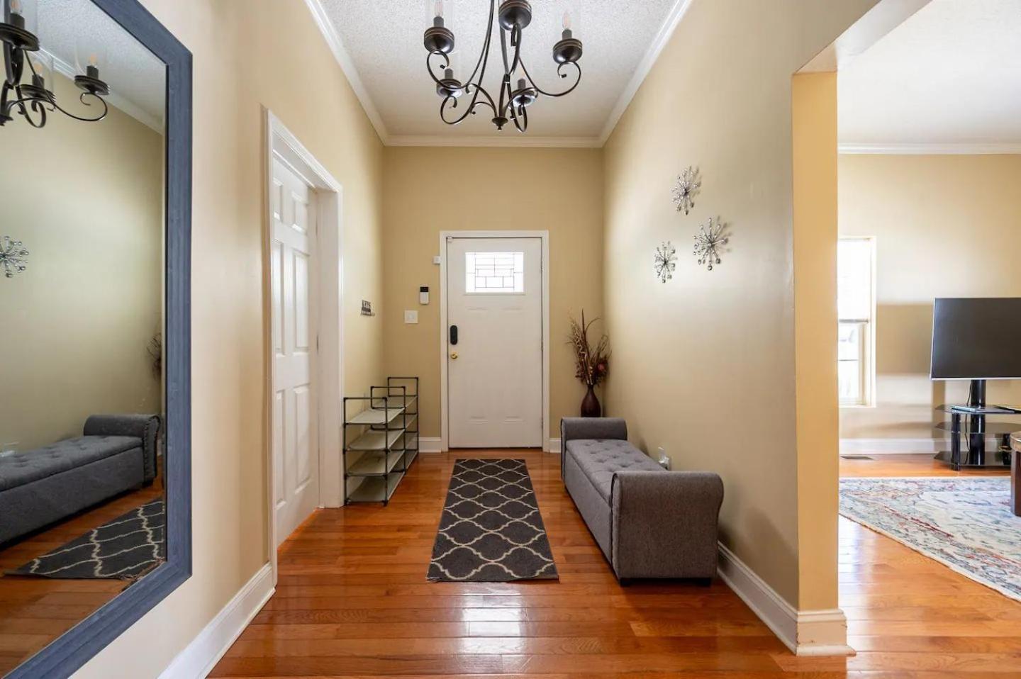Modern 3-bedroom, Big Fence Yard, Pets Free * Durham