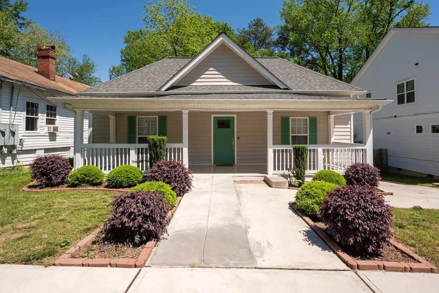Holiday home Modern 3-bedroom, Big Fence Yard, Pets Free