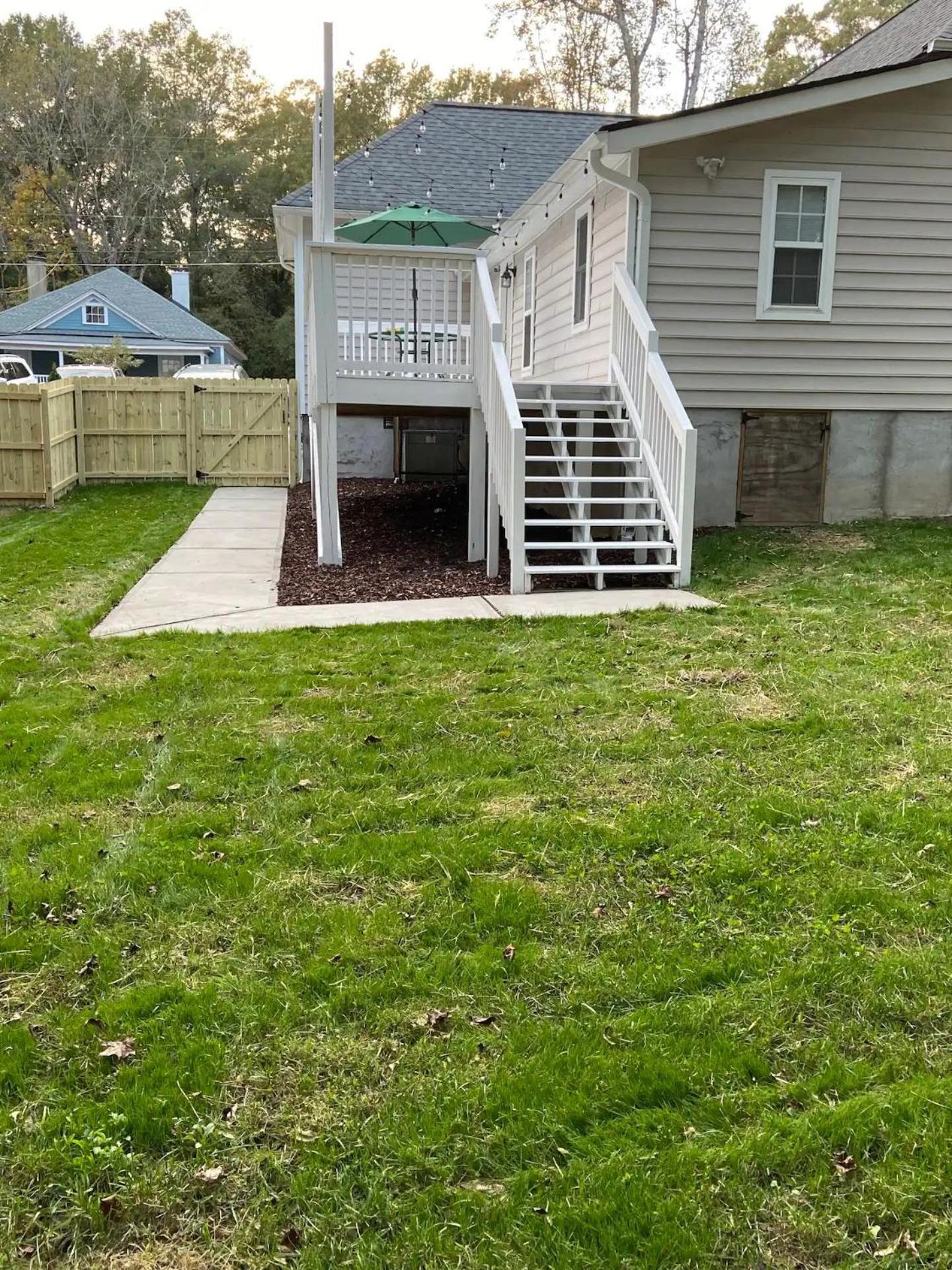 Modern 3-bedroom, Big Fence Yard, Pets Free Holiday home